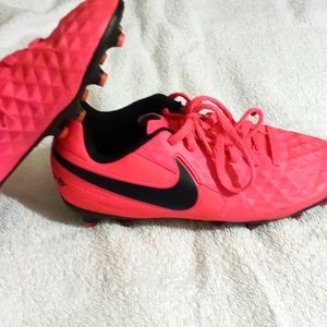 Youth soccer cleats